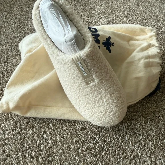 NIB BOMBAS SUNDAY SLIPPER size 10 cream color - Picture 2 of 2